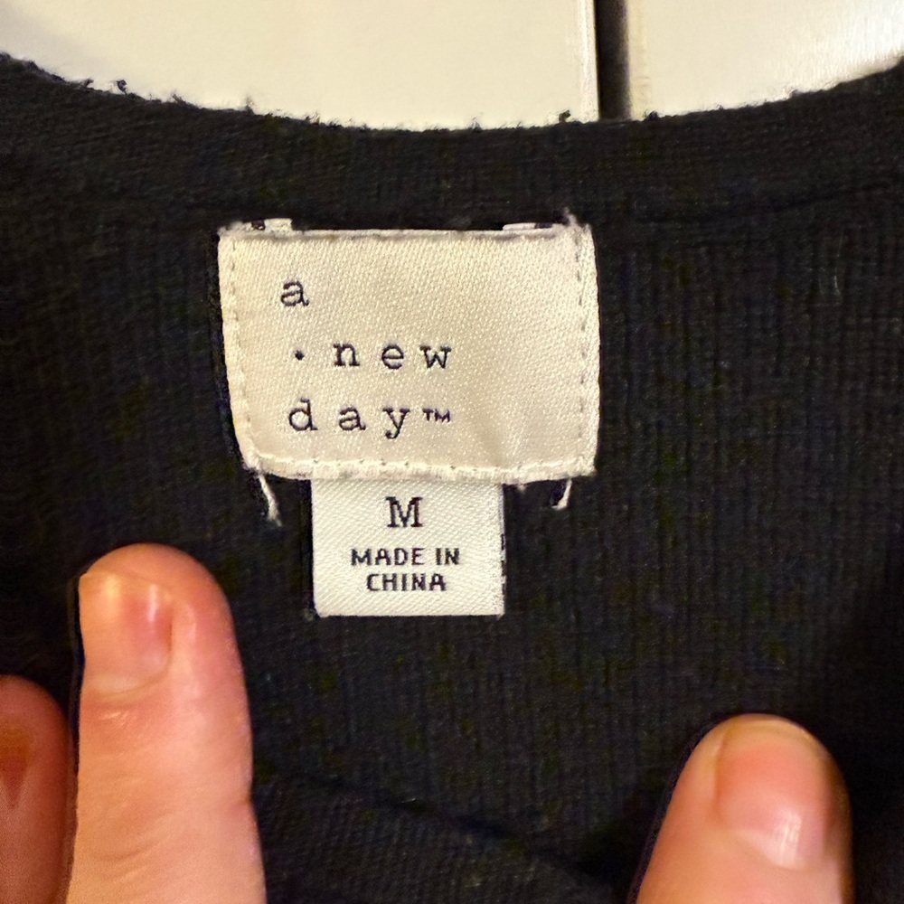 Black Fitted Ribbed Sweater Tank Top | Medium | A New Day - Picture 6 of 8